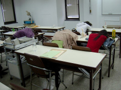 大人もお昼寝中…